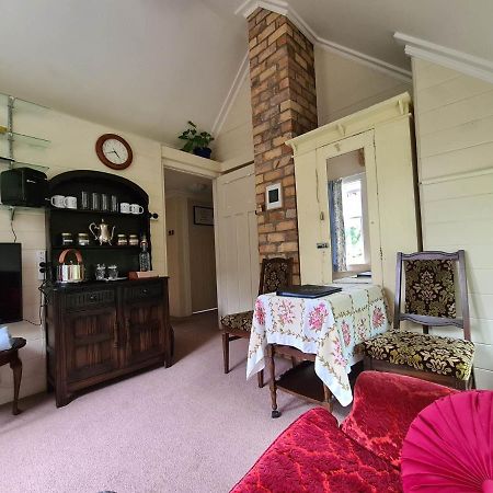 Dovecote House Bed & Breakfast Оукланд Екстериор снимка