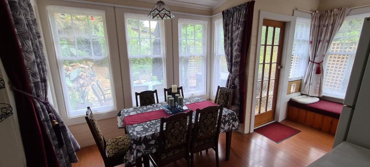 Dovecote House Bed & Breakfast Оукланд Екстериор снимка