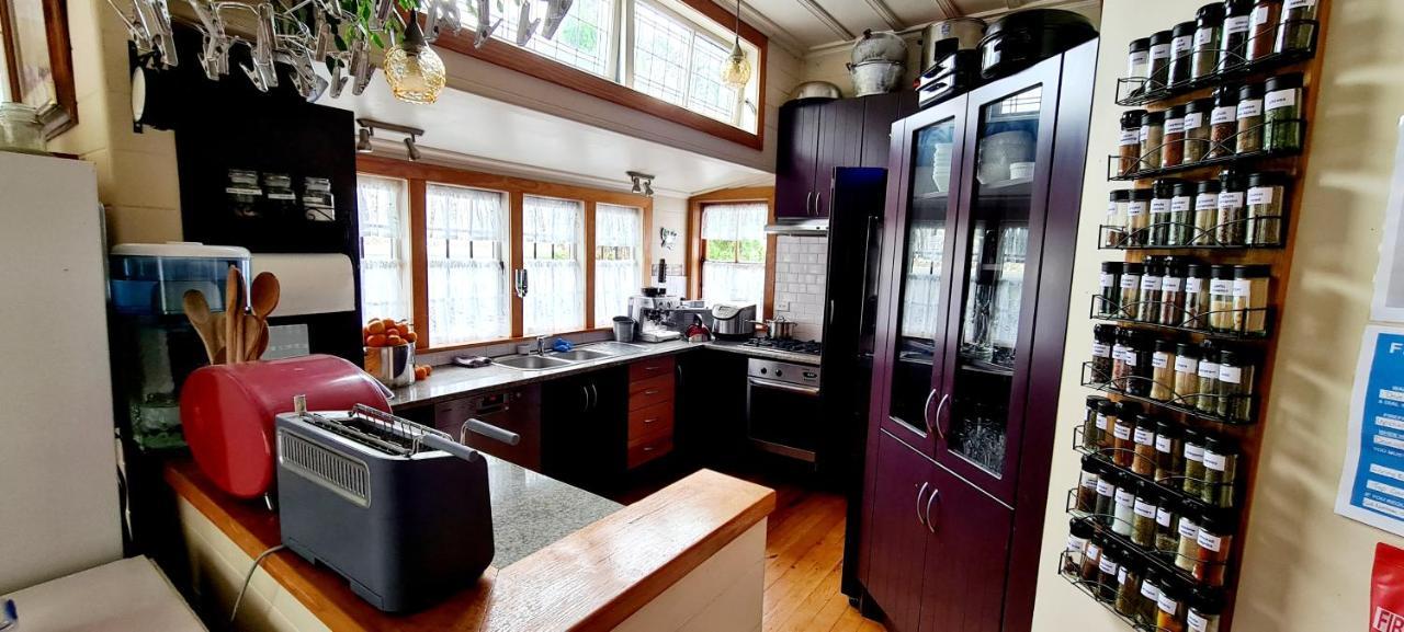 Dovecote House Bed & Breakfast Оукланд Екстериор снимка