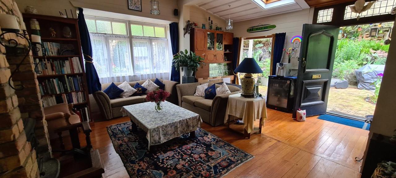Dovecote House Bed & Breakfast Оукланд Екстериор снимка