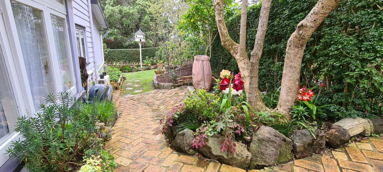 Dovecote House Bed & Breakfast Оукланд Екстериор снимка