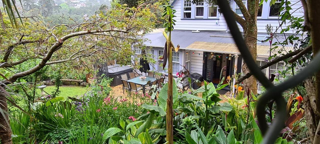 Dovecote House Bed & Breakfast Оукланд Екстериор снимка