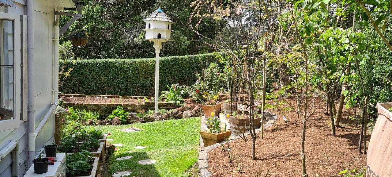 Dovecote House Bed & Breakfast Оукланд Екстериор снимка