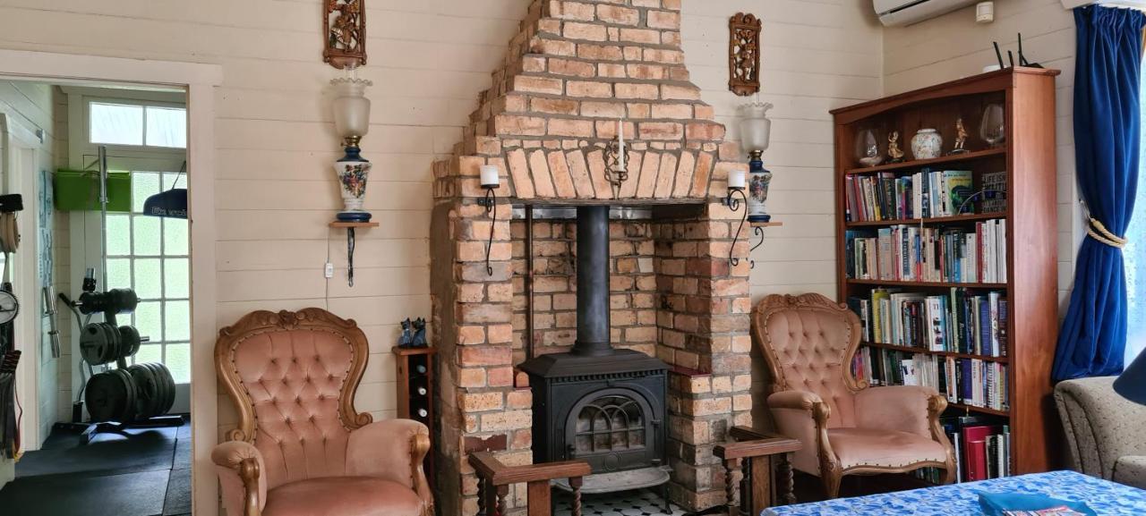 Dovecote House Bed & Breakfast Оукланд Екстериор снимка