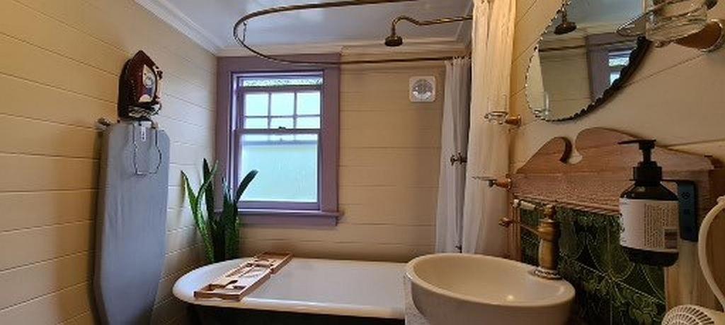 Dovecote House Bed & Breakfast Оукланд Екстериор снимка