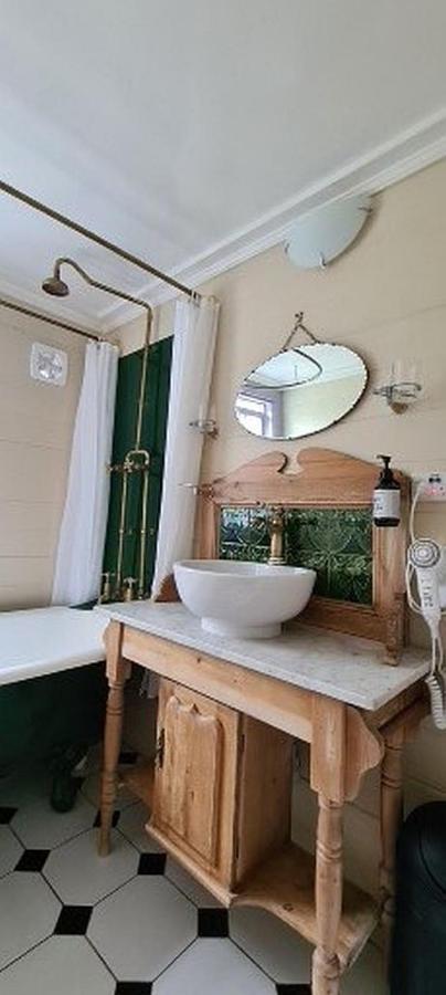 Dovecote House Bed & Breakfast Оукланд Екстериор снимка