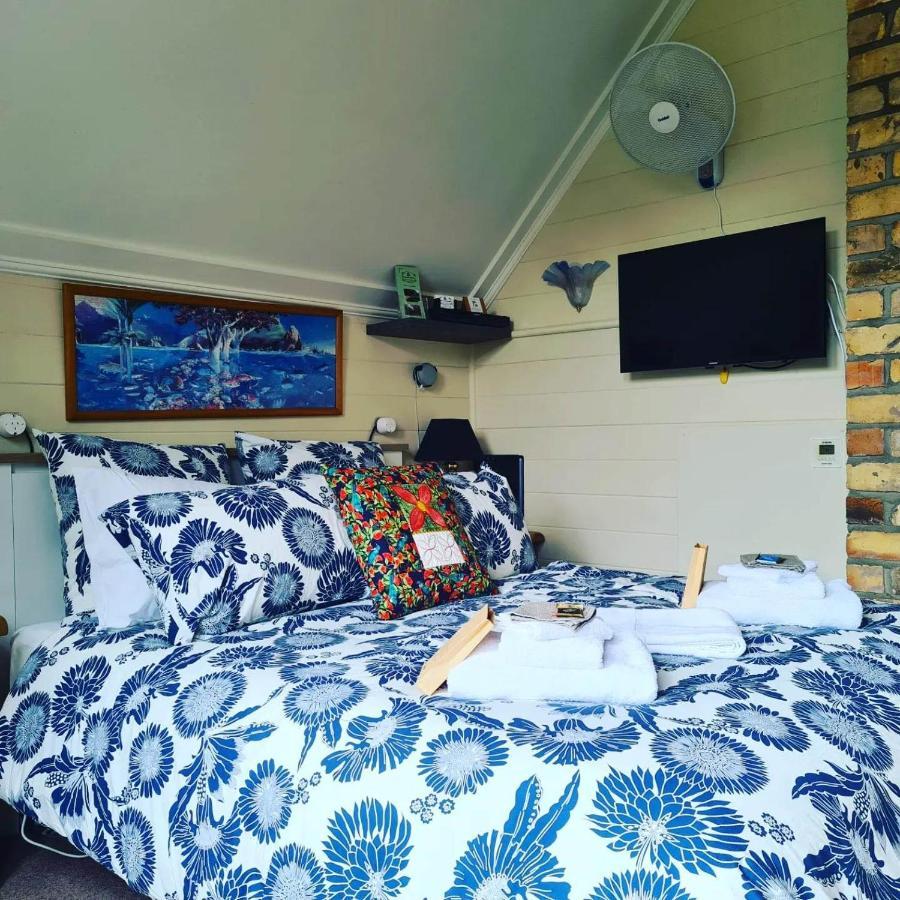 Dovecote House Bed & Breakfast Оукланд Екстериор снимка