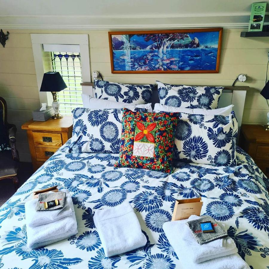 Dovecote House Bed & Breakfast Оукланд Екстериор снимка
