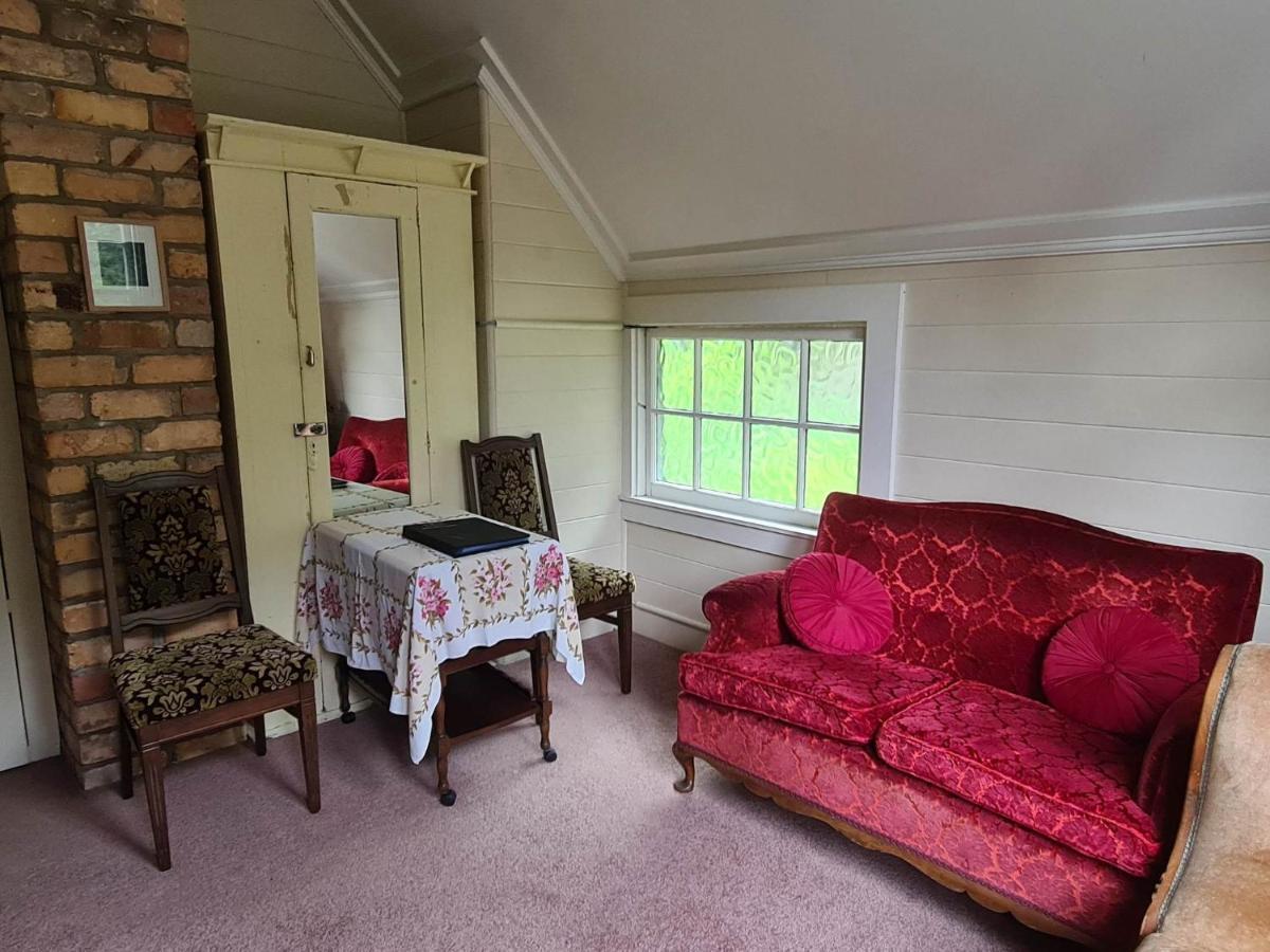 Dovecote House Bed & Breakfast Оукланд Екстериор снимка