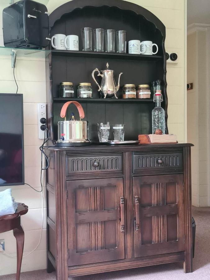 Dovecote House Bed & Breakfast Оукланд Екстериор снимка