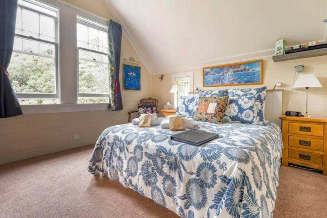Dovecote House Bed & Breakfast Оукланд Екстериор снимка