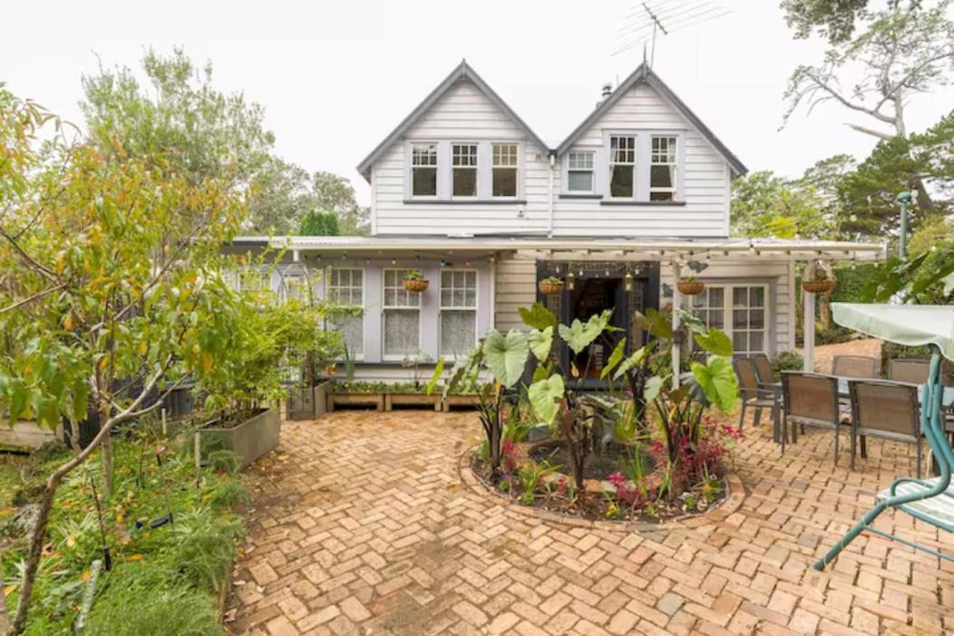 Dovecote House Bed & Breakfast Оукланд Екстериор снимка