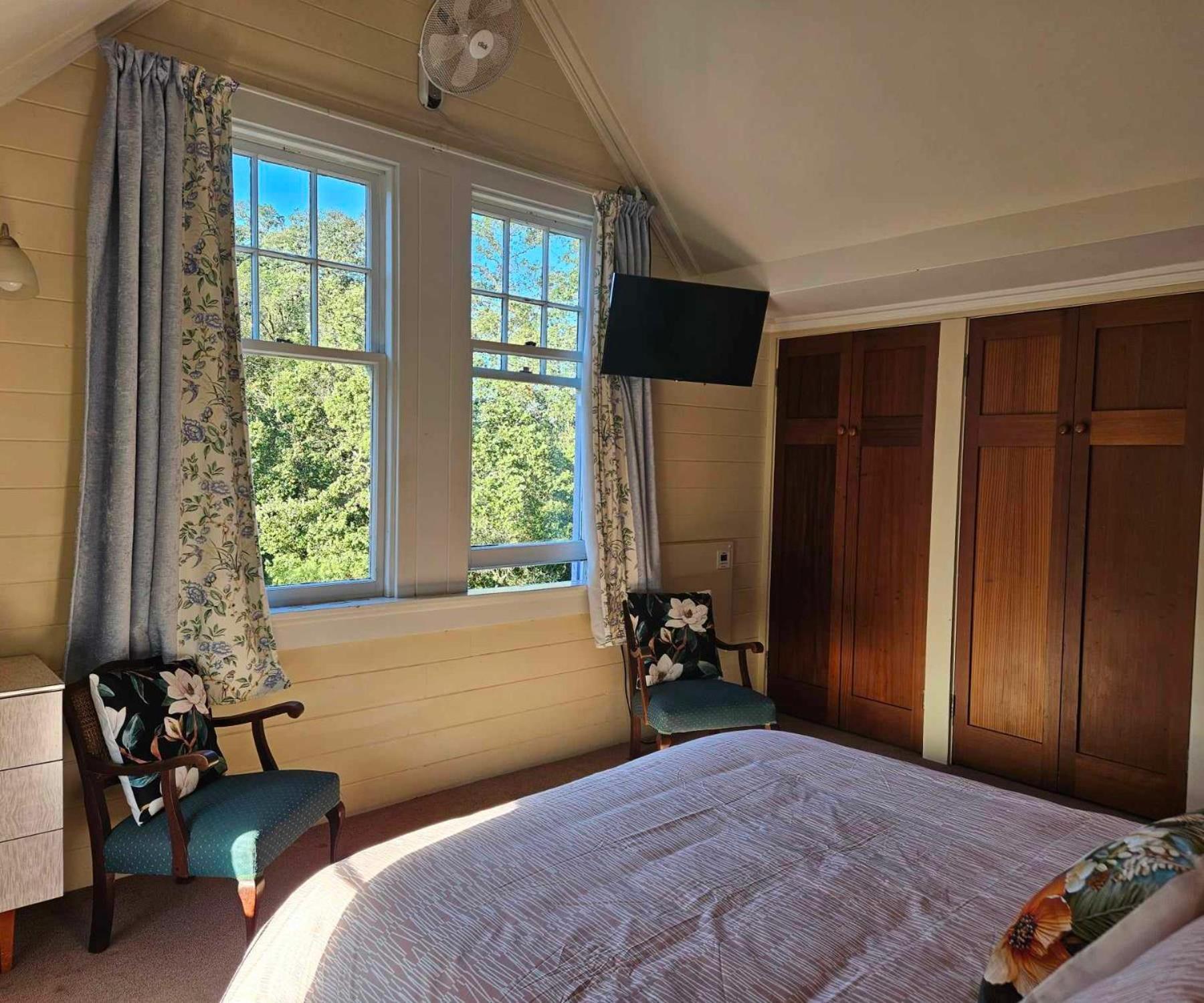 Dovecote House Bed & Breakfast Оукланд Екстериор снимка